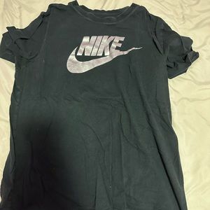 Medium Men’s Nike Shirt